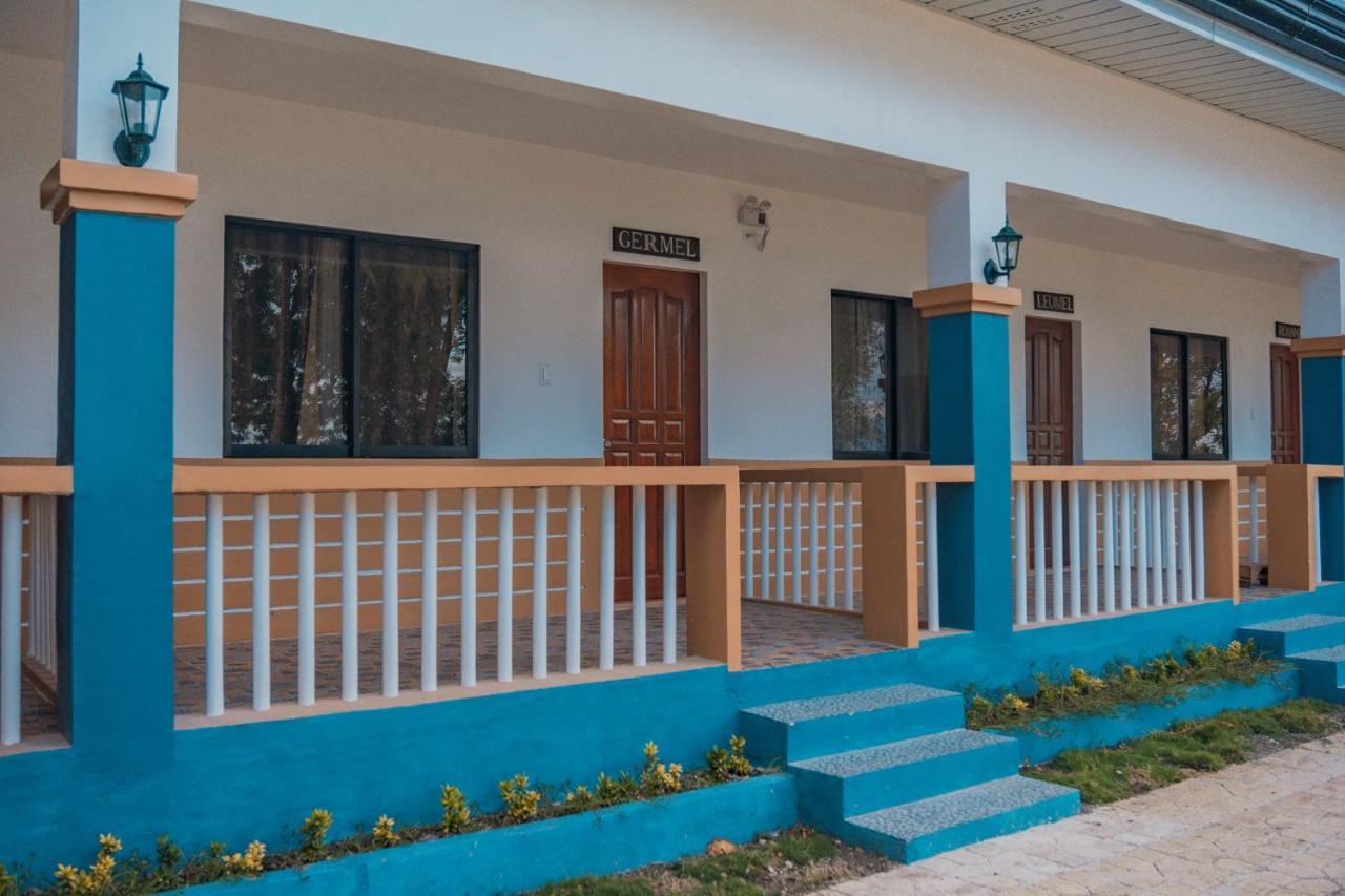 Island Front - Bangcogon Resort And Restaurant Oslob Exterior foto