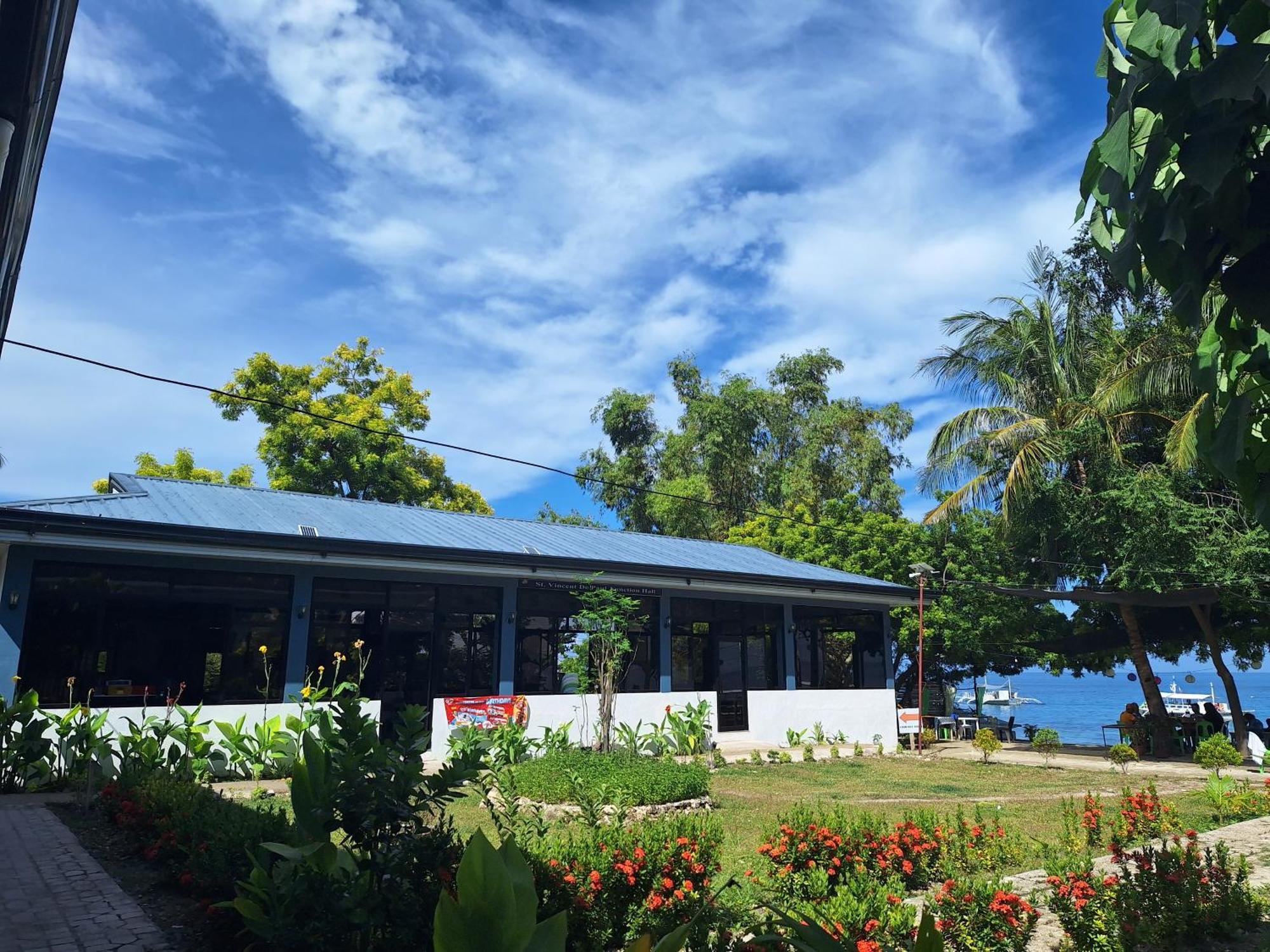 Island Front - Bangcogon Resort And Restaurant Oslob Exterior foto